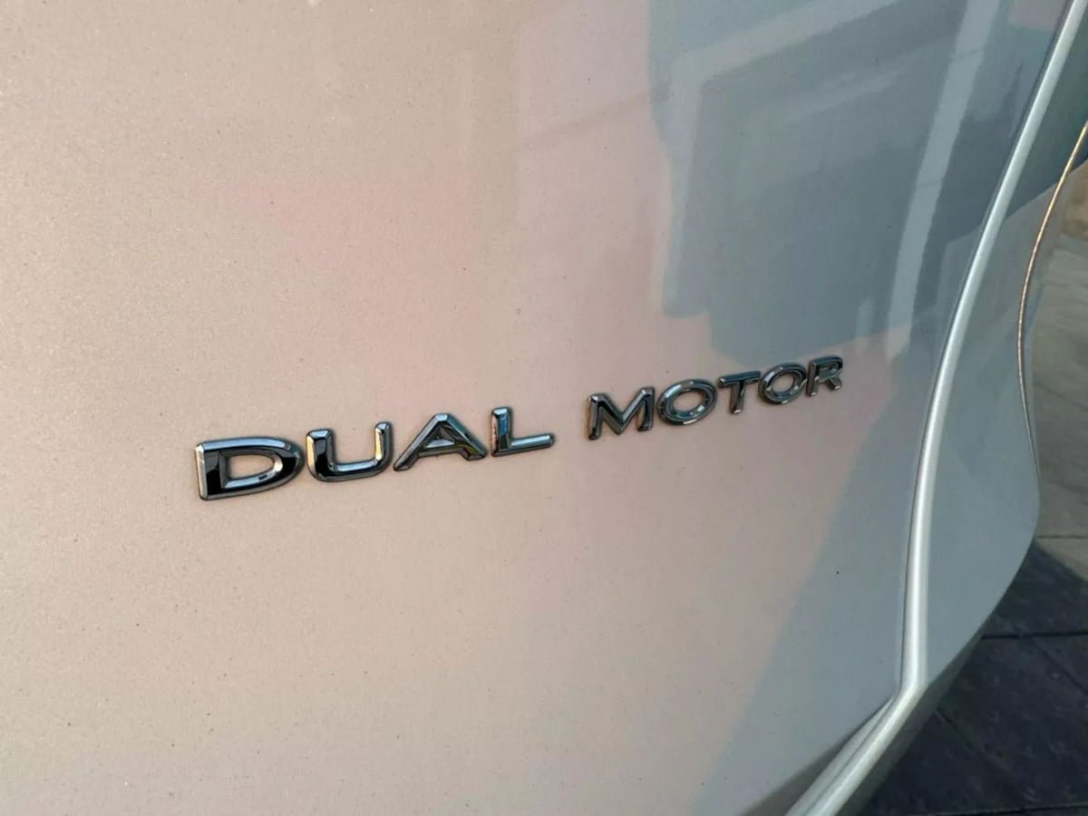 Used 2023 Tesla Model Y Long Range AWD/4WD image 28