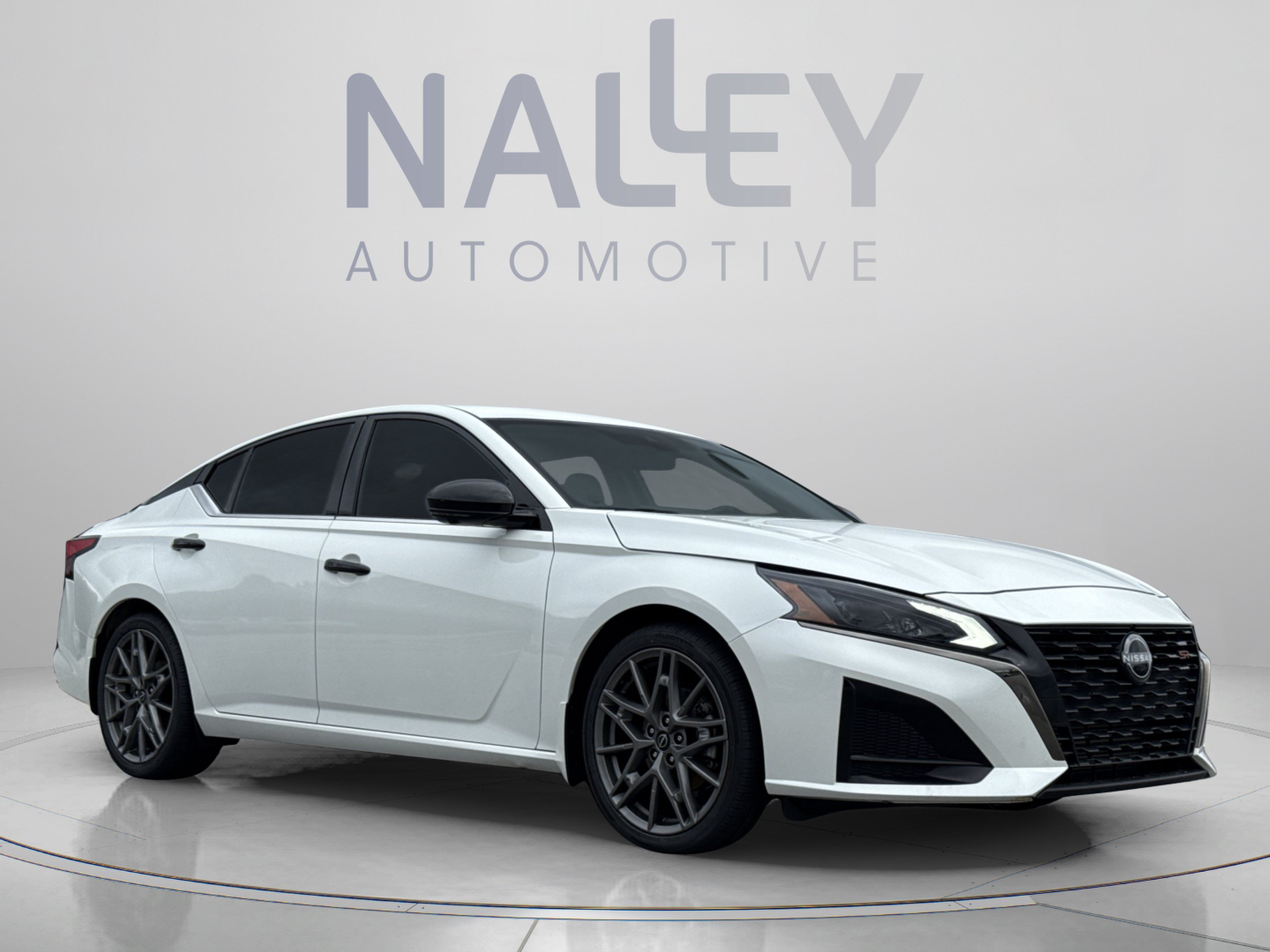 Used 2024 Nissan Altima 2.0 SR FWD image 7