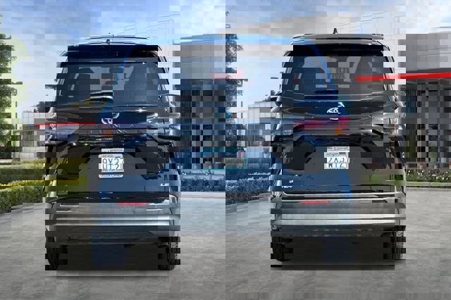 Used 2025 Toyota Sienna LE image 6