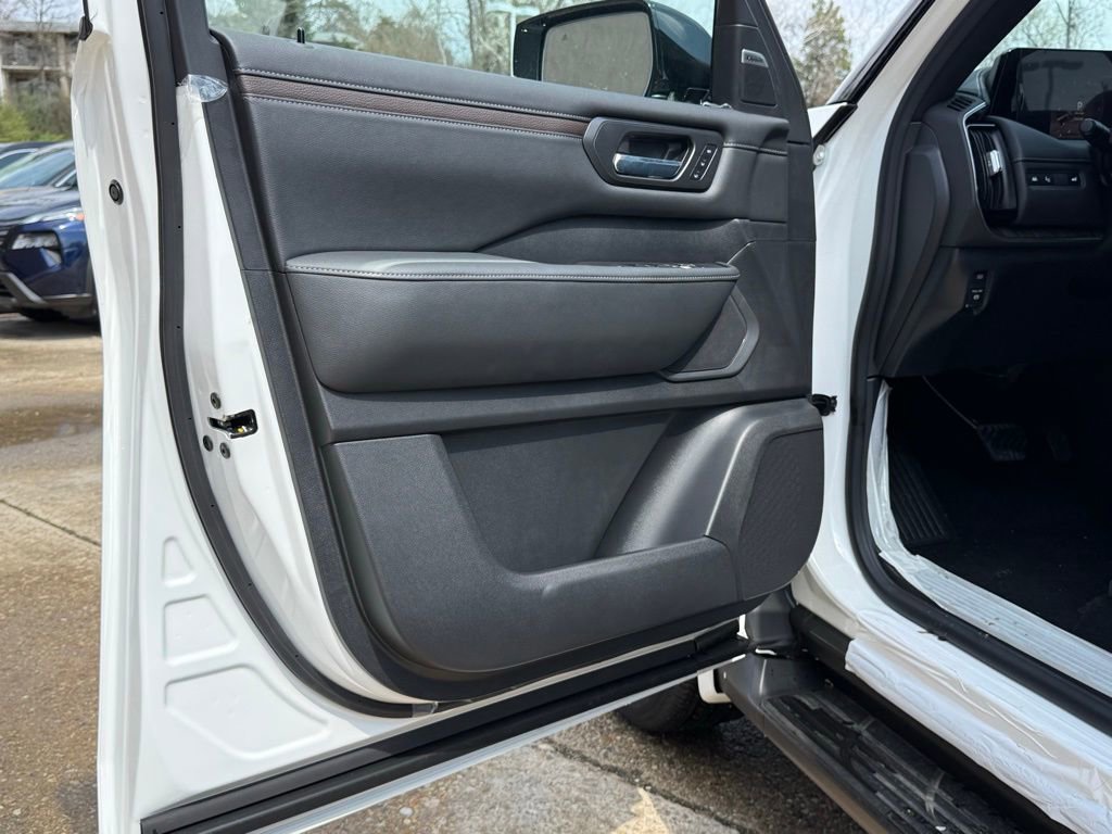 New 2026 Nissan Armada SL w/ Captain's Chari Seat Package AWD/4WD image 25