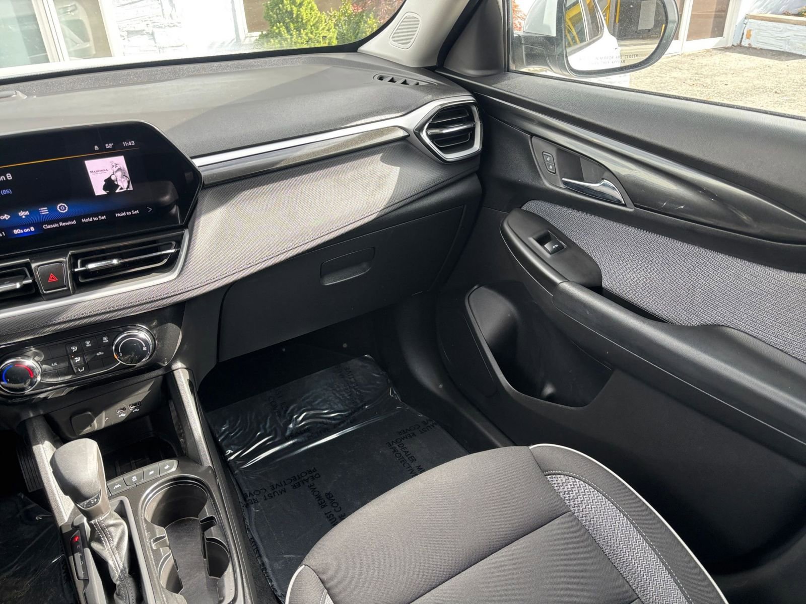 Used 2025 Chevrolet TrailBlazer LT image 31