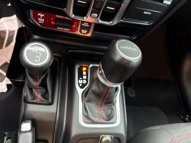 Used 2021 Jeep Gladiator Rubicon w/ Cold Weather Group AWD/4WD image 21