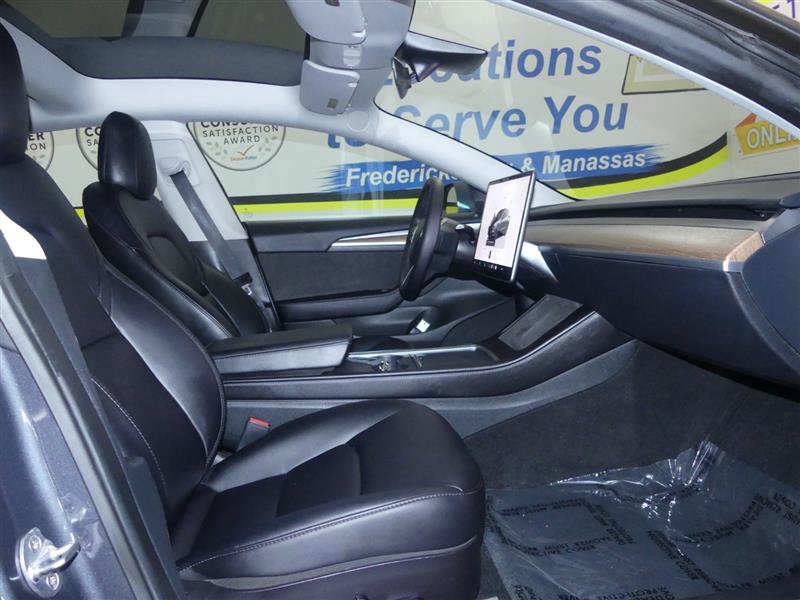Used 2023 Tesla Model 3 Standard Range RWD image 3