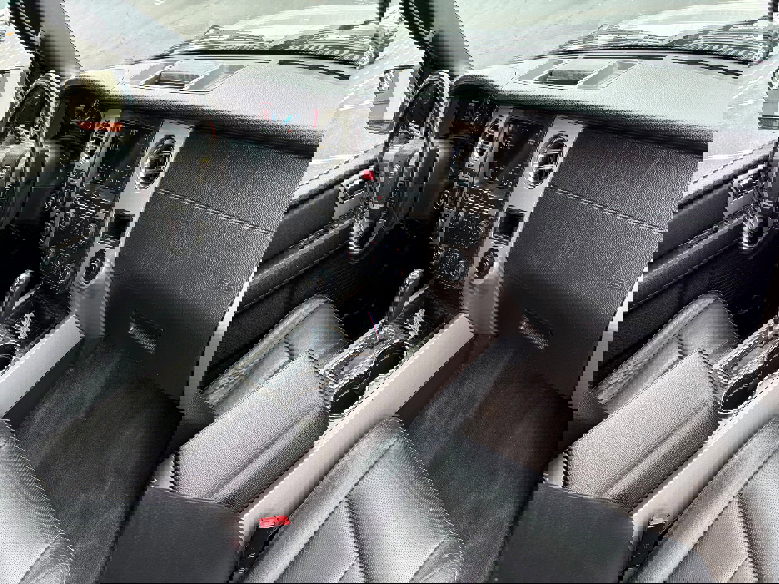 Used 2016 Ford Expedition Limited image 28