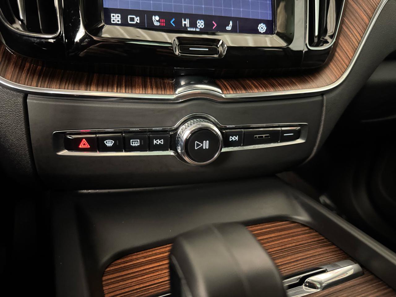 Used 2023 Volvo XC60 T8 Plus w/ Climate Package image 28