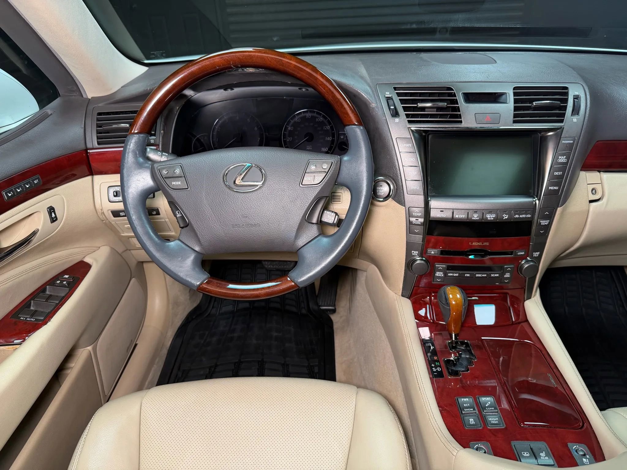 Used 2009 Lexus LS 460 AWD w/ Comfort Seating Pkg image 31