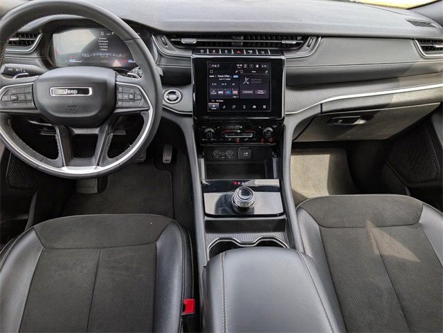 Used 2024 Jeep Grand Cherokee Altitude image 28