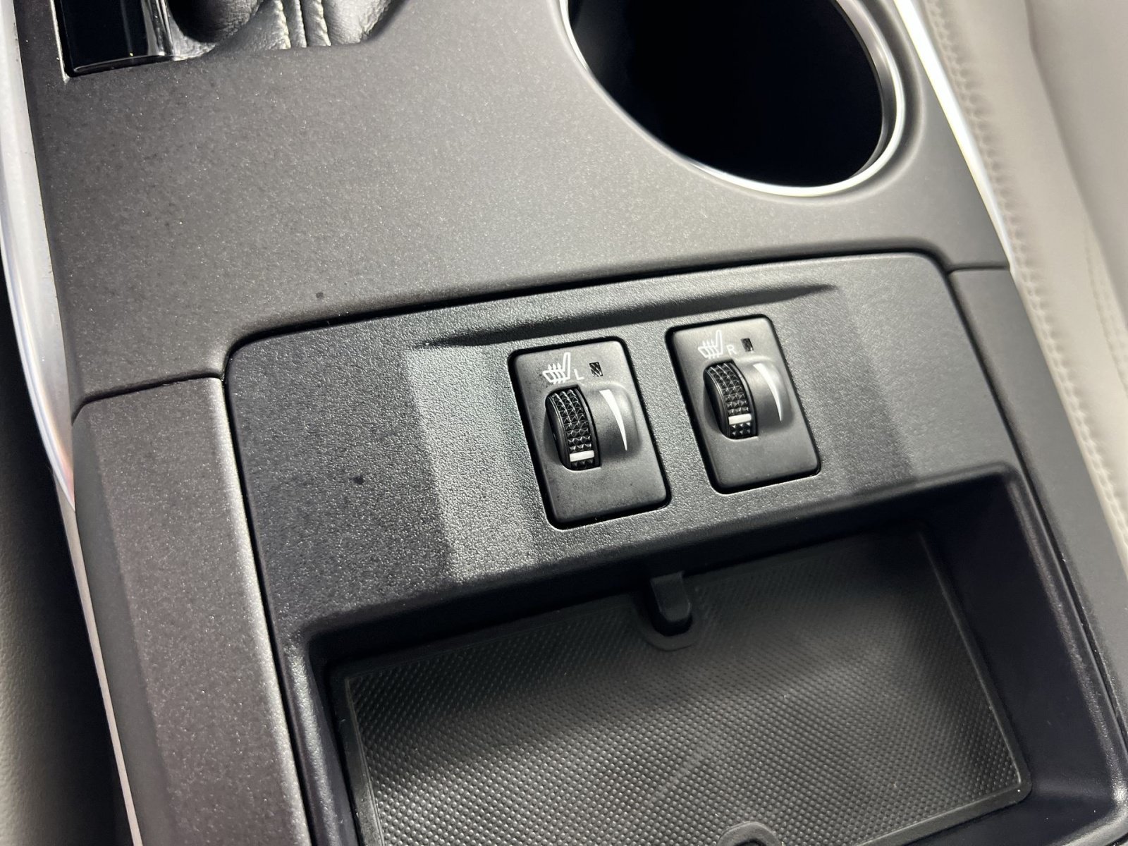 Used 2016 Toyota Camry XLE FWD image 30