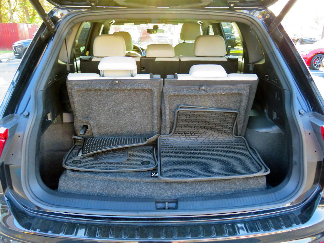 Used 2023 Volkswagen Tiguan SE R-Line FWD image 18