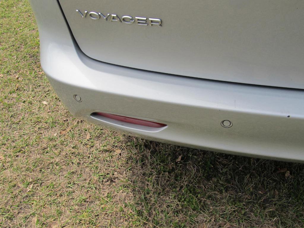 Used 2023 Chrysler Voyager LX image 13