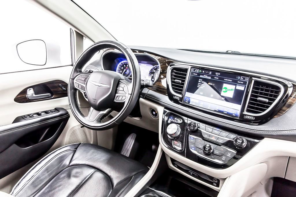 Used 2022 Chrysler Pacifica Limited w/ Uconnect Theater Family Group image 24