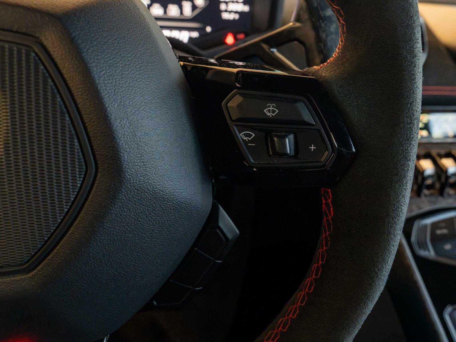 Used 2018 Lamborghini Huracan Performante AWD/4WD image 55