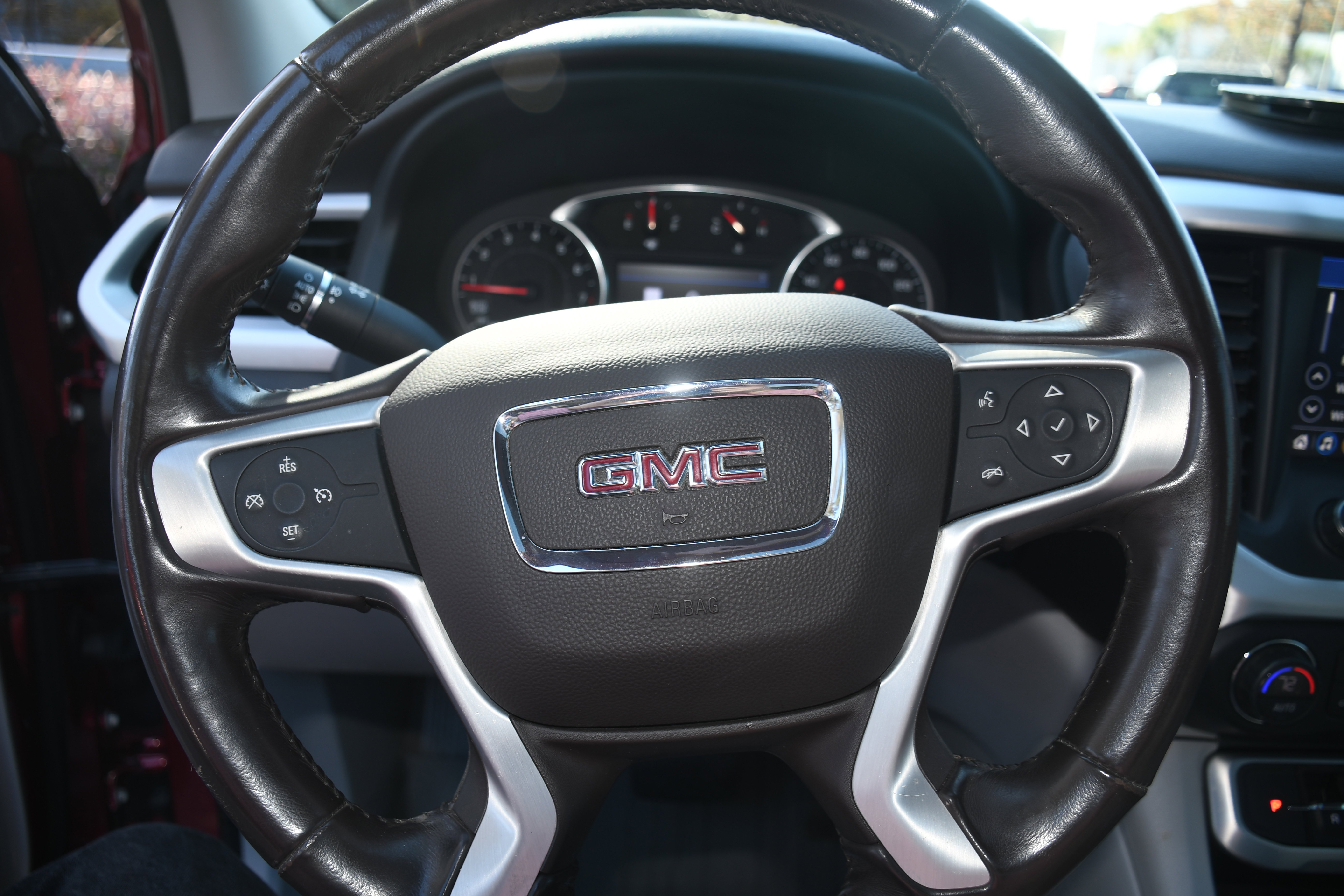 Used 2020 GMC Acadia SLT w/ Premium Package image 14