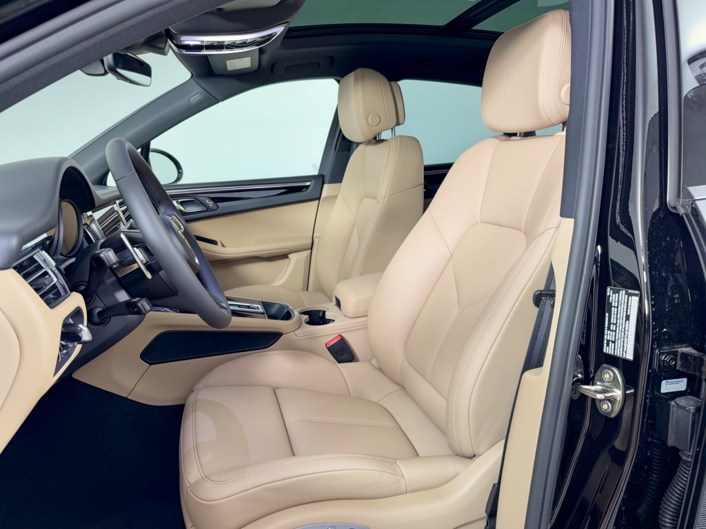 New 2026 Porsche Macan AWD/4WD image 5