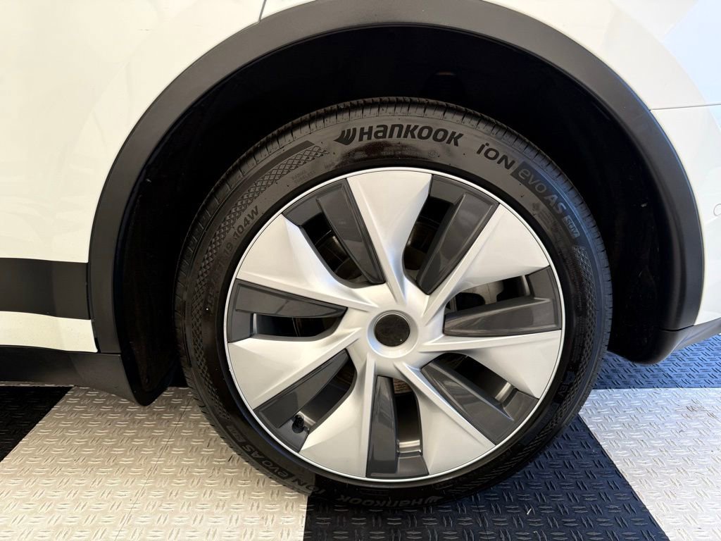 Used 2022 Tesla Model Y Long Range AWD/4WD image 11