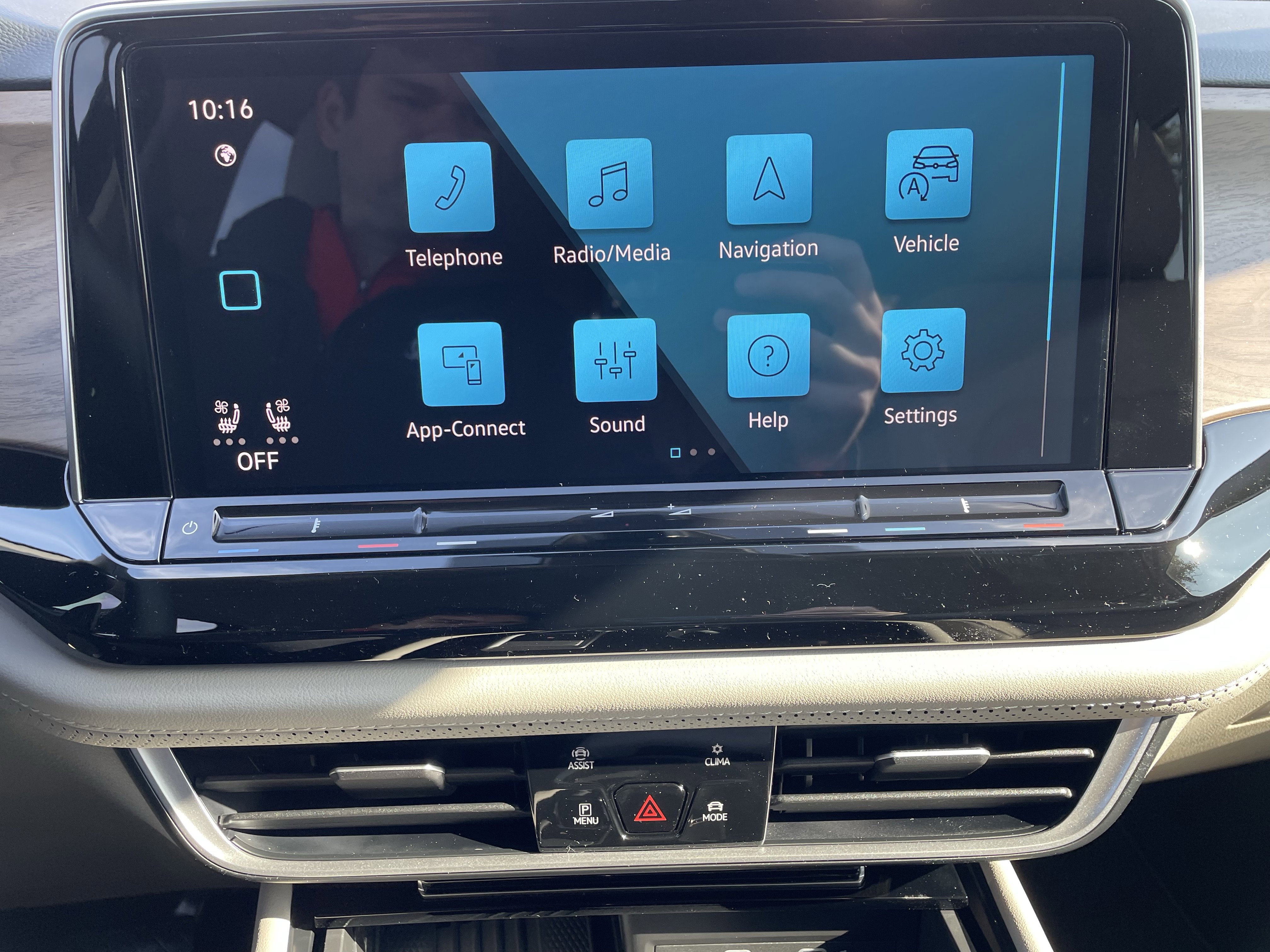 New 2026 Volkswagen Atlas SE image 18