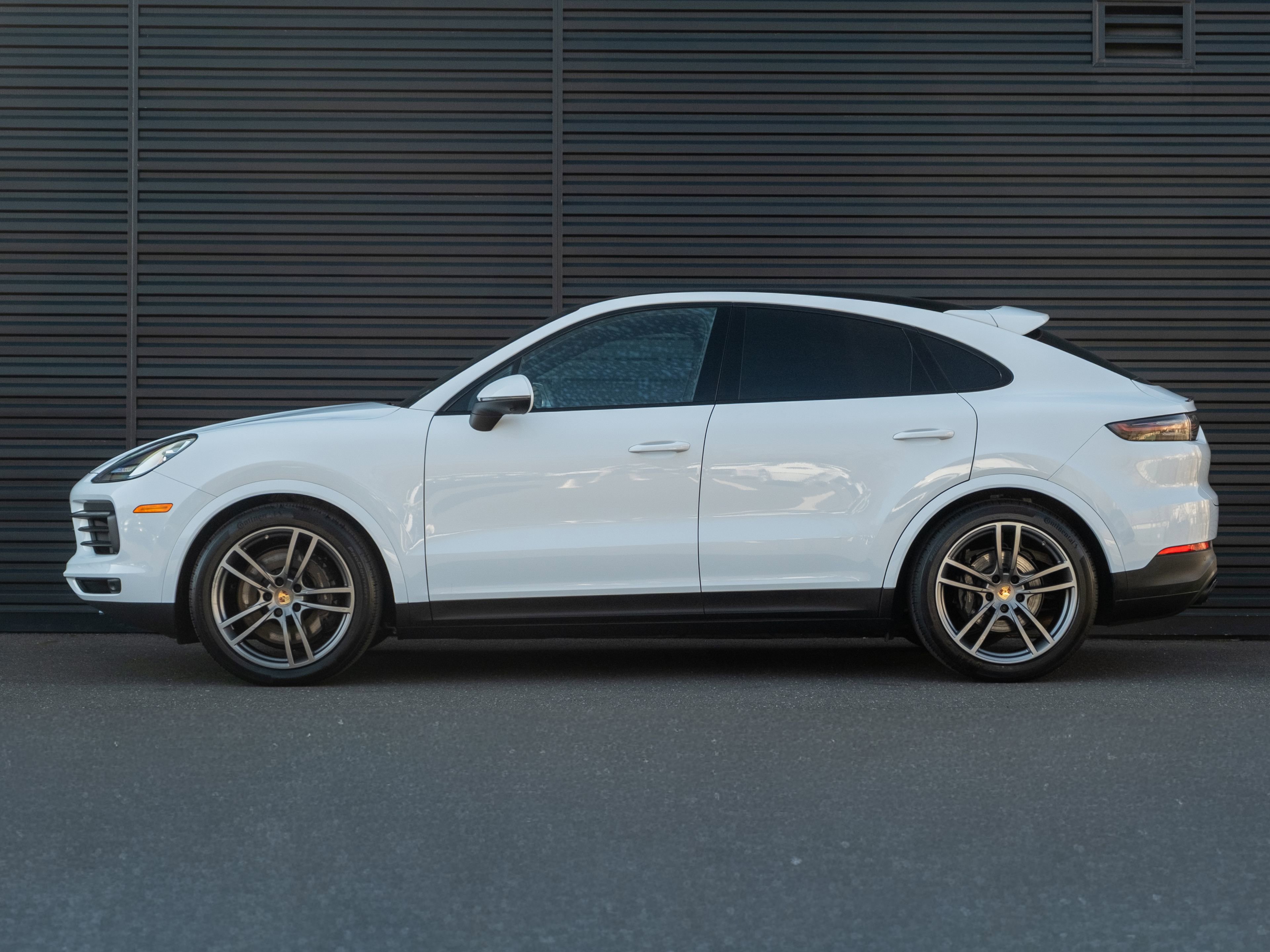 Certified 2023 Porsche Cayenne Coupe image 2