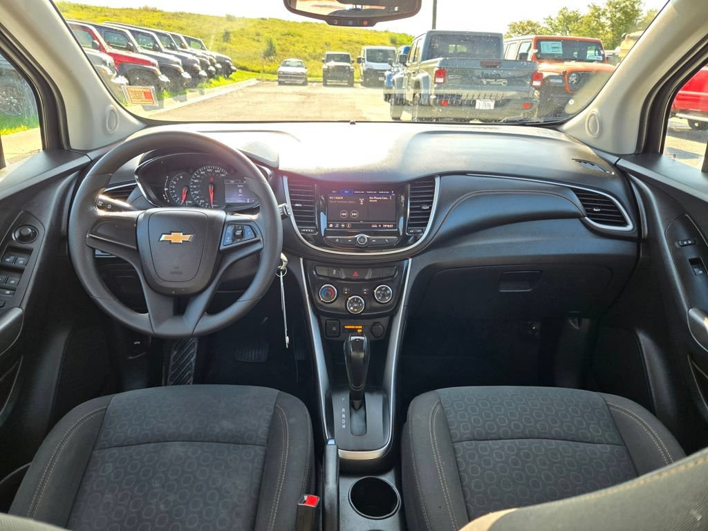 Used 2020 Chevrolet Trax LS AWD/4WD image 17