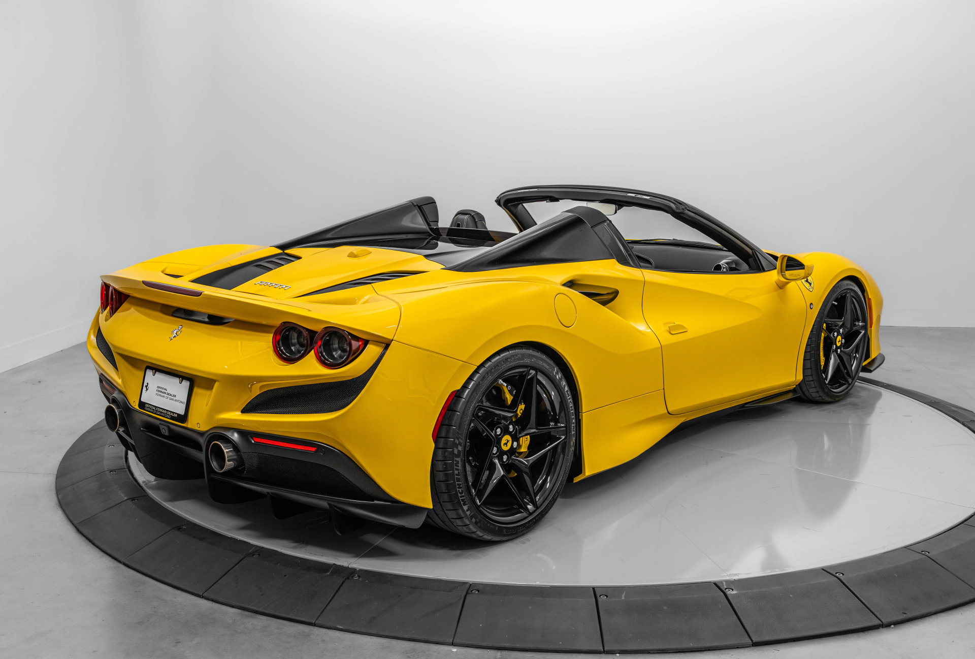 Certified 2021 Ferrari F8 Tributo RWD image 10