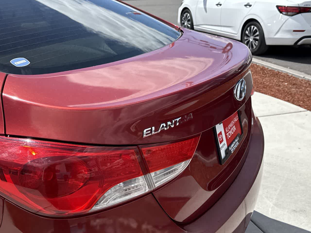 Used 2011 Hyundai Elantra Limited w/ Premium Pkg 5 FWD image 9