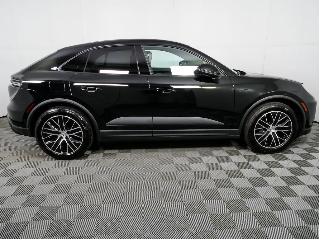 Used 2025 Porsche Macan Electric RWD image 29