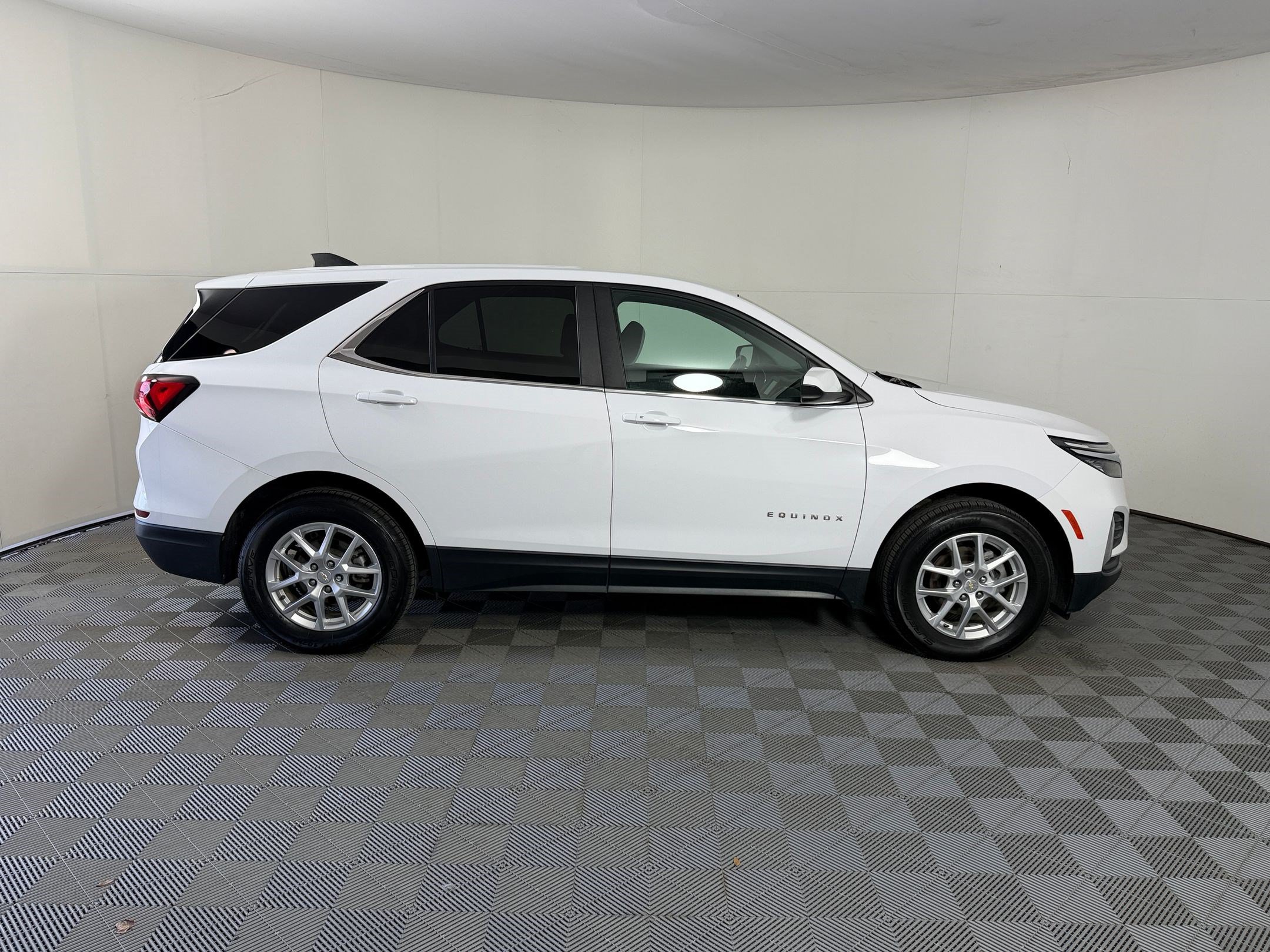 Used 2022 Chevrolet Equinox LT AWD/4WD image 8