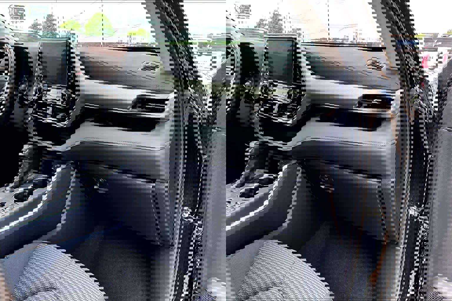 Used 2025 Toyota Highlander LE image 17