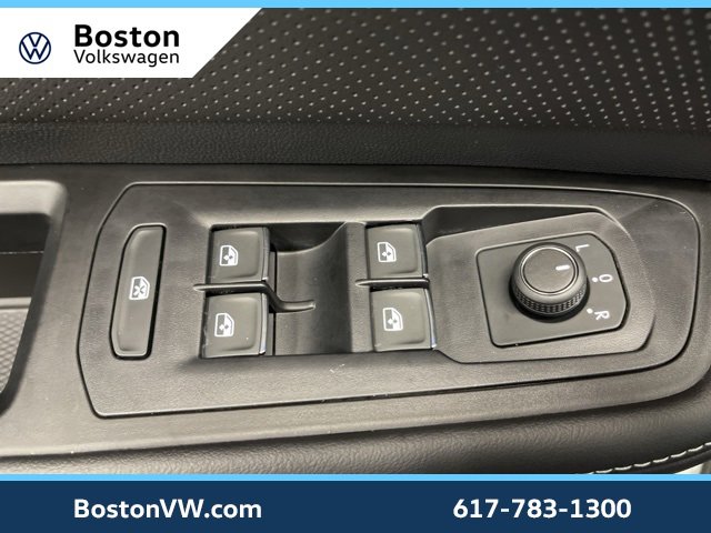 Used 2025 Volkswagen Atlas Cross Sport SEL R-Line image 29