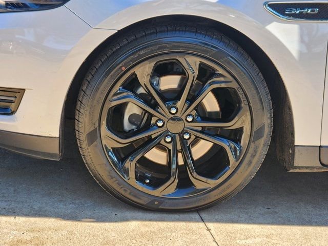 Used 2018 Ford Taurus SHO image 18