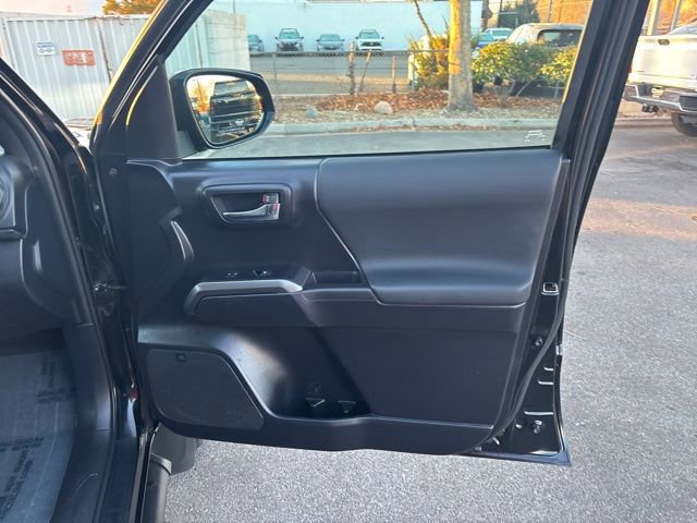 Used 2020 Toyota Tacoma TRD Off-Road image 32