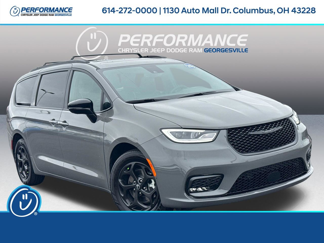 Used 2025 Chrysler Pacifica Premium image 1