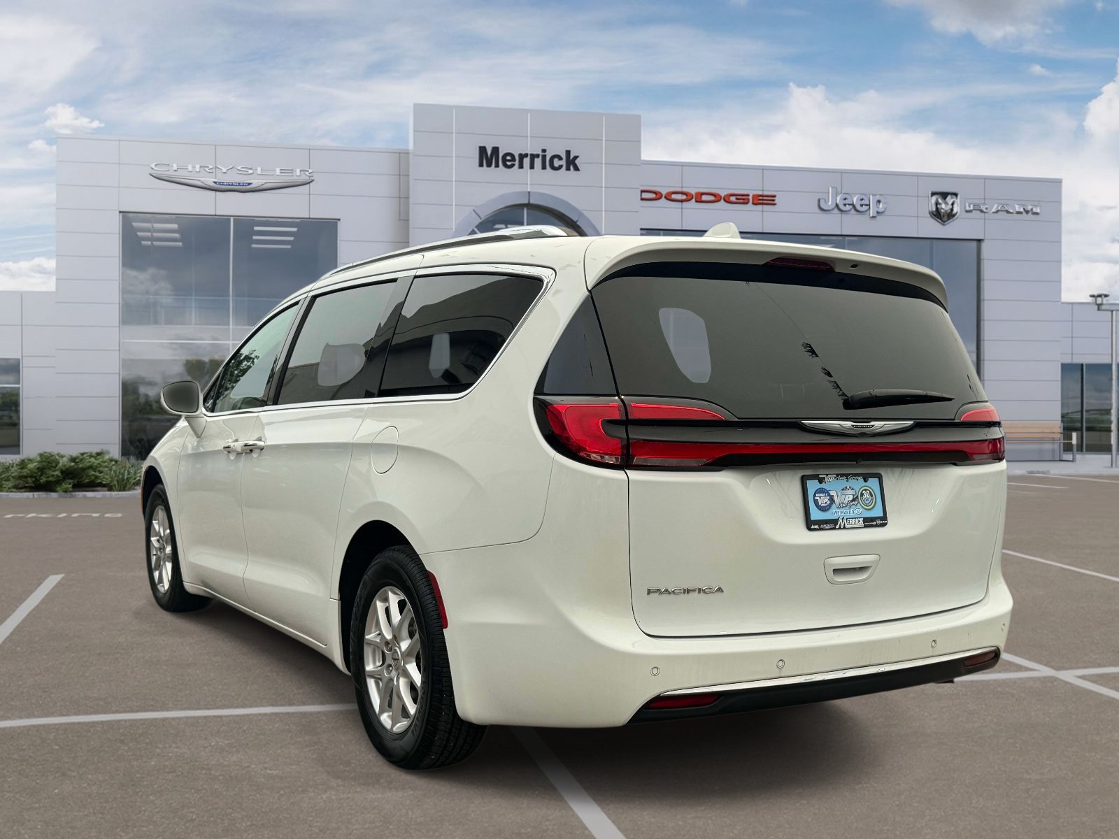 Used 2021 Chrysler Pacifica Touring-L FWD image 8