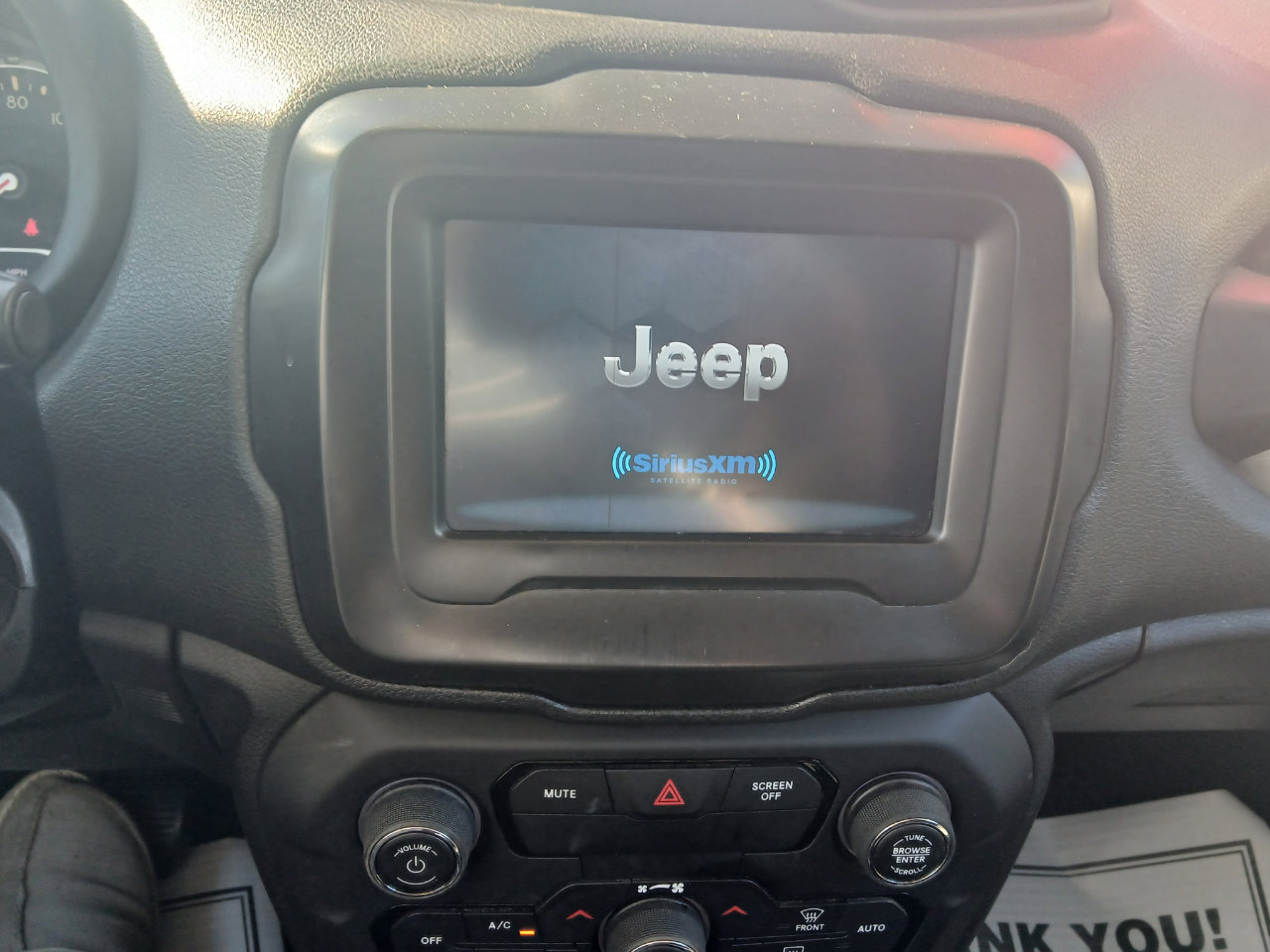Used 2019 Jeep Renegade Latitude w/ Cold Weather Group image 10