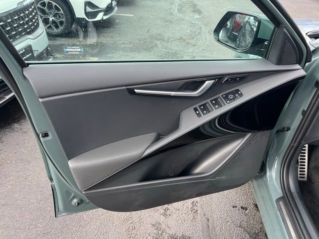 New 2025 Kia Niro SX Touring image 9