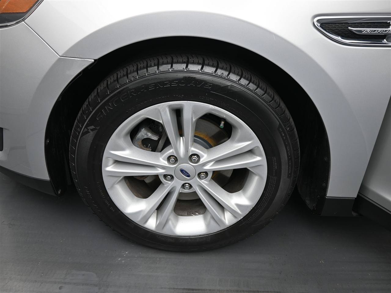 Used 2019 Ford Taurus SE FWD image 17