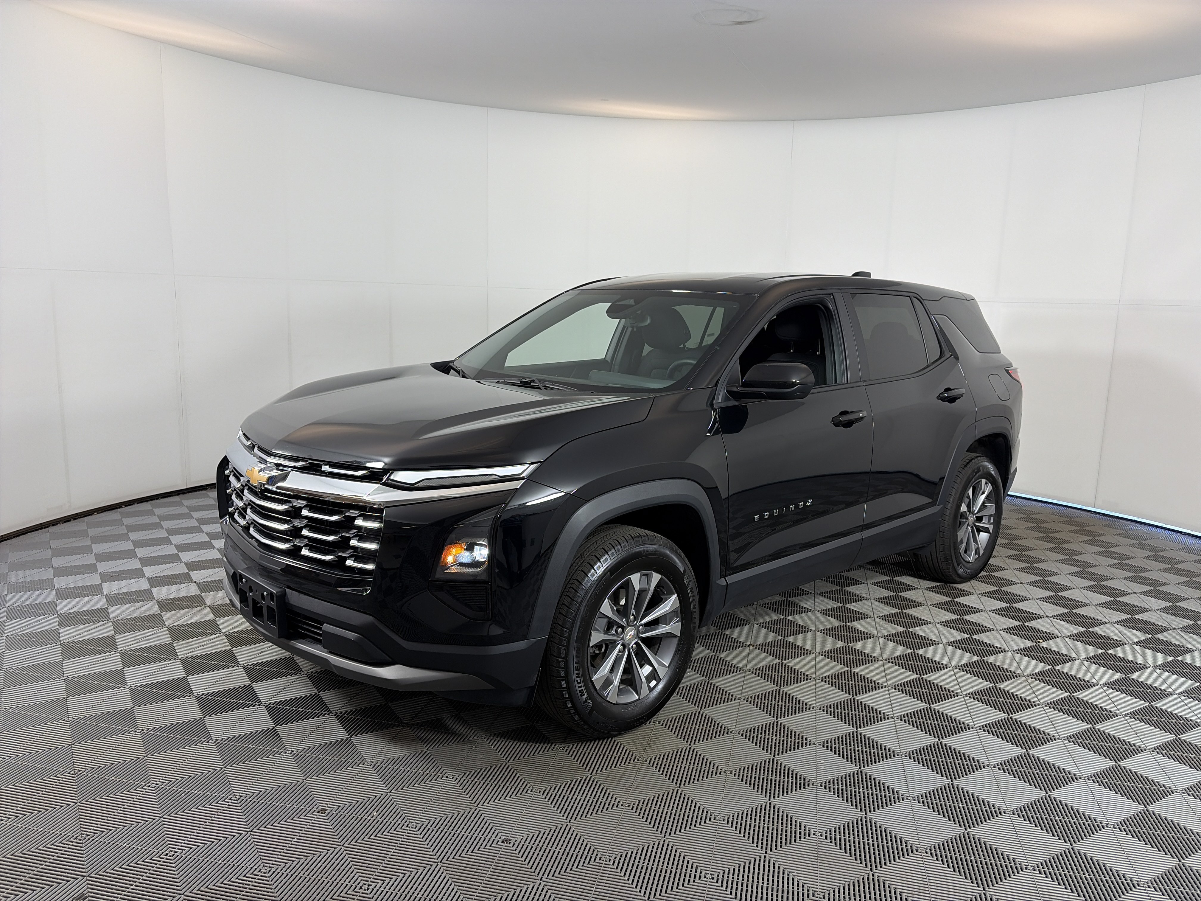 Certified 2025 Chevrolet Equinox LT AWD/4WD image 2