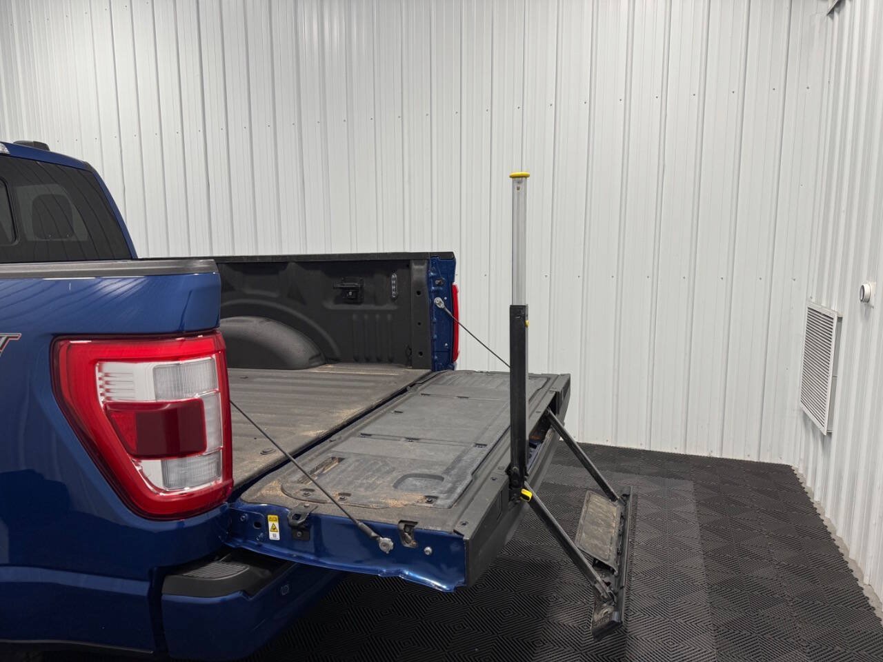 Used 2023 Ford F150 Lariat AWD/4WD image 17