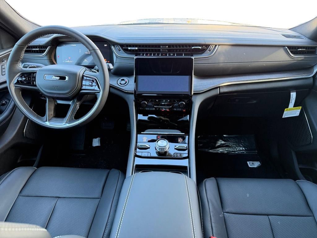 New 2025 Jeep Grand Cherokee Overland w/ Luxury Tech Group IV AWD/4WD image 10