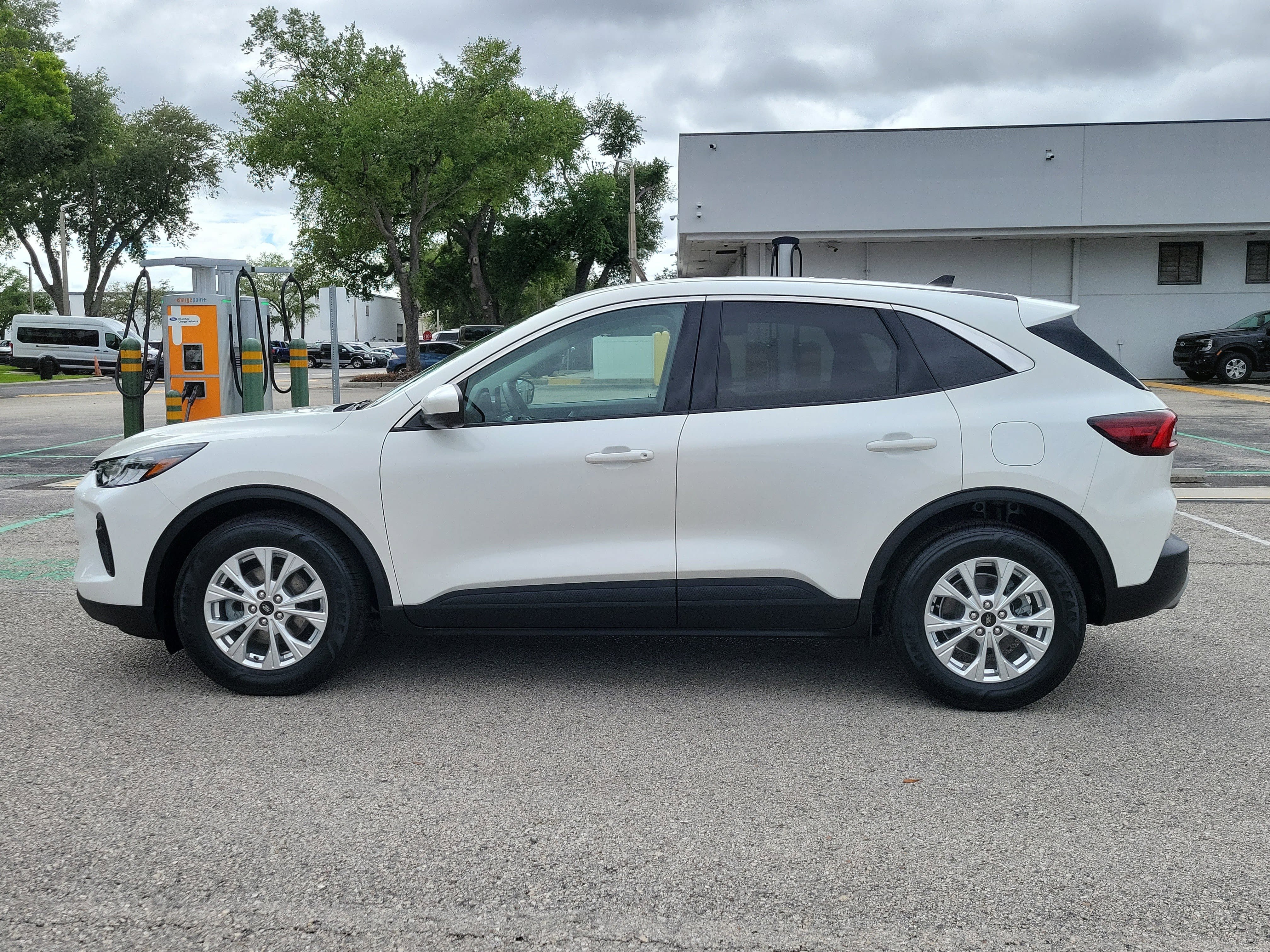Certified 2023 Ford Escape Active w/ Tech Pack #2 FWD image 6