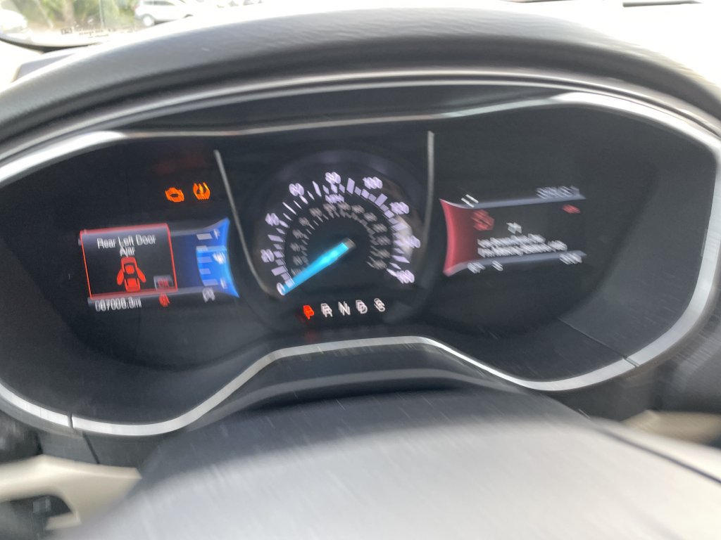 Used 2017 Ford Fusion SE w/ Fusion SE Technology Package FWD image 17