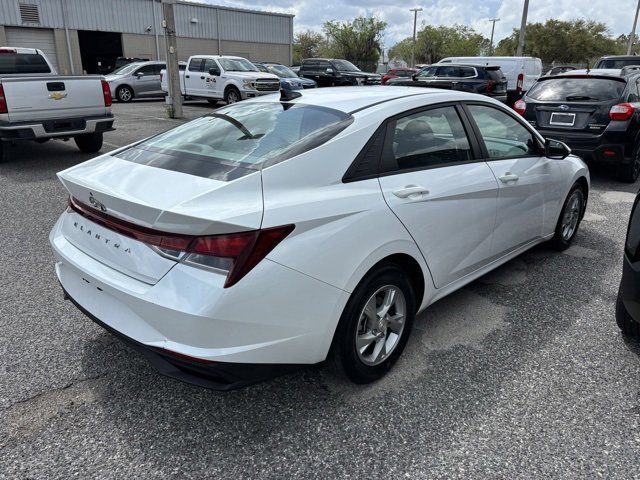 Used 2021 Hyundai Elantra SE image 3