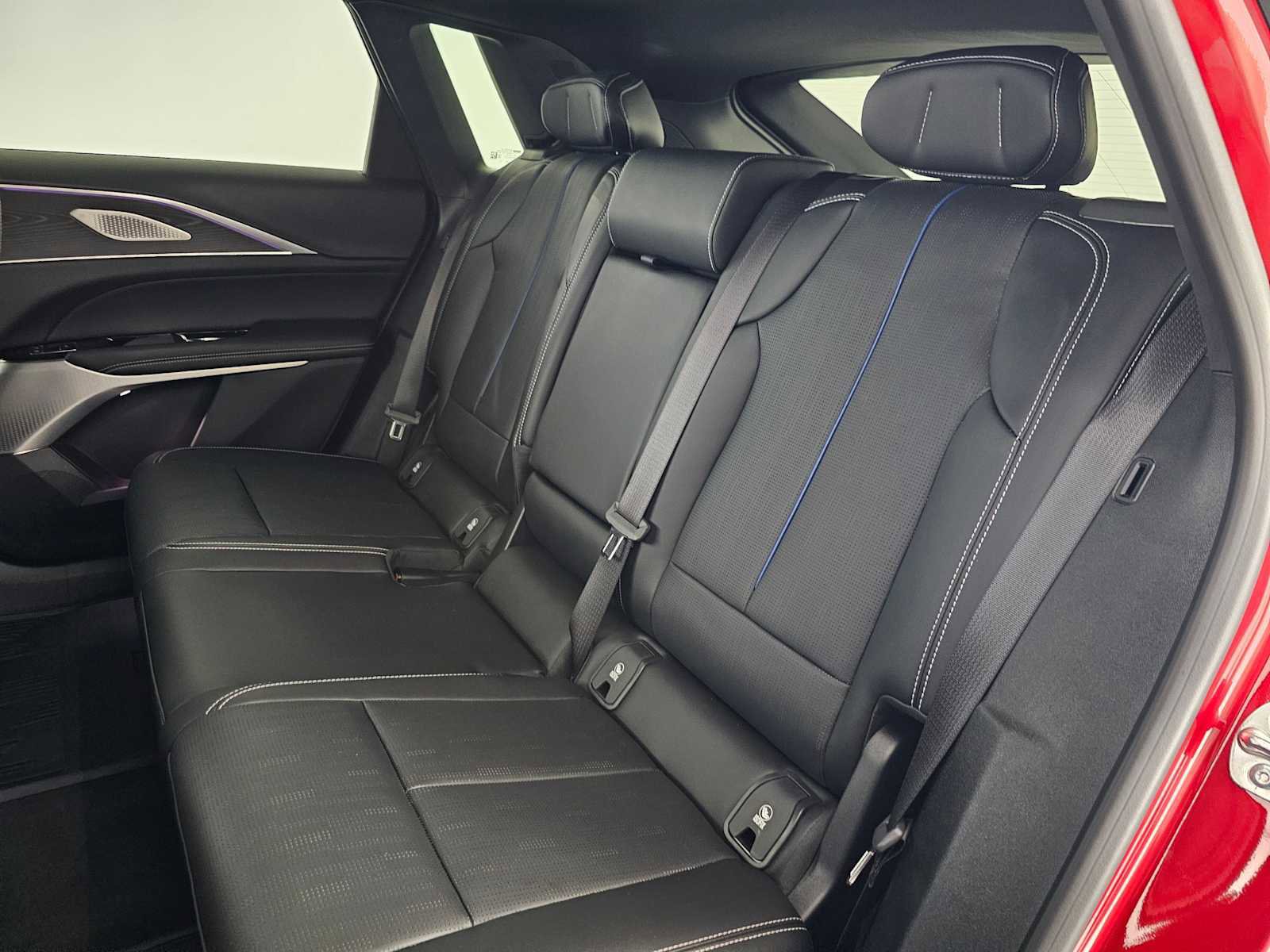 Used 2025 Cadillac Lyriq Luxury image 17