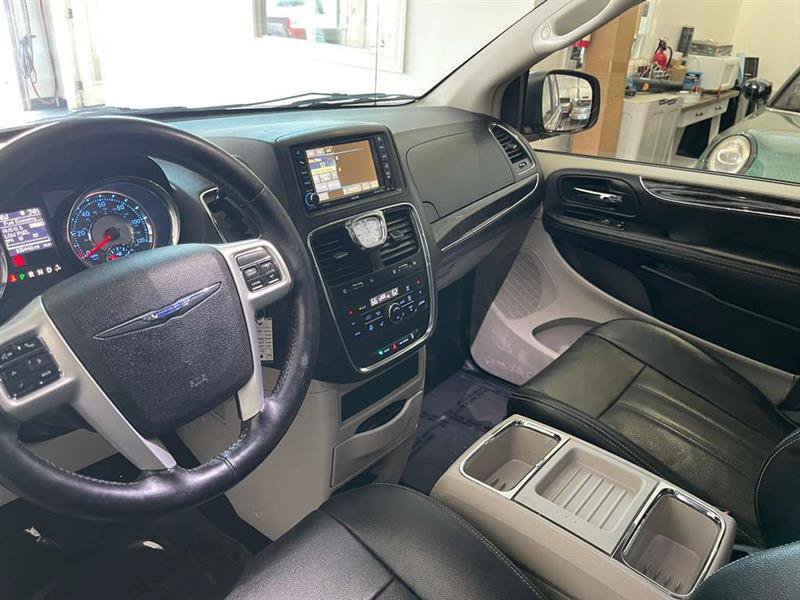 Used 2015 Chrysler Town & Country Touring-L w/ Driver Convenience Group FWD image 75