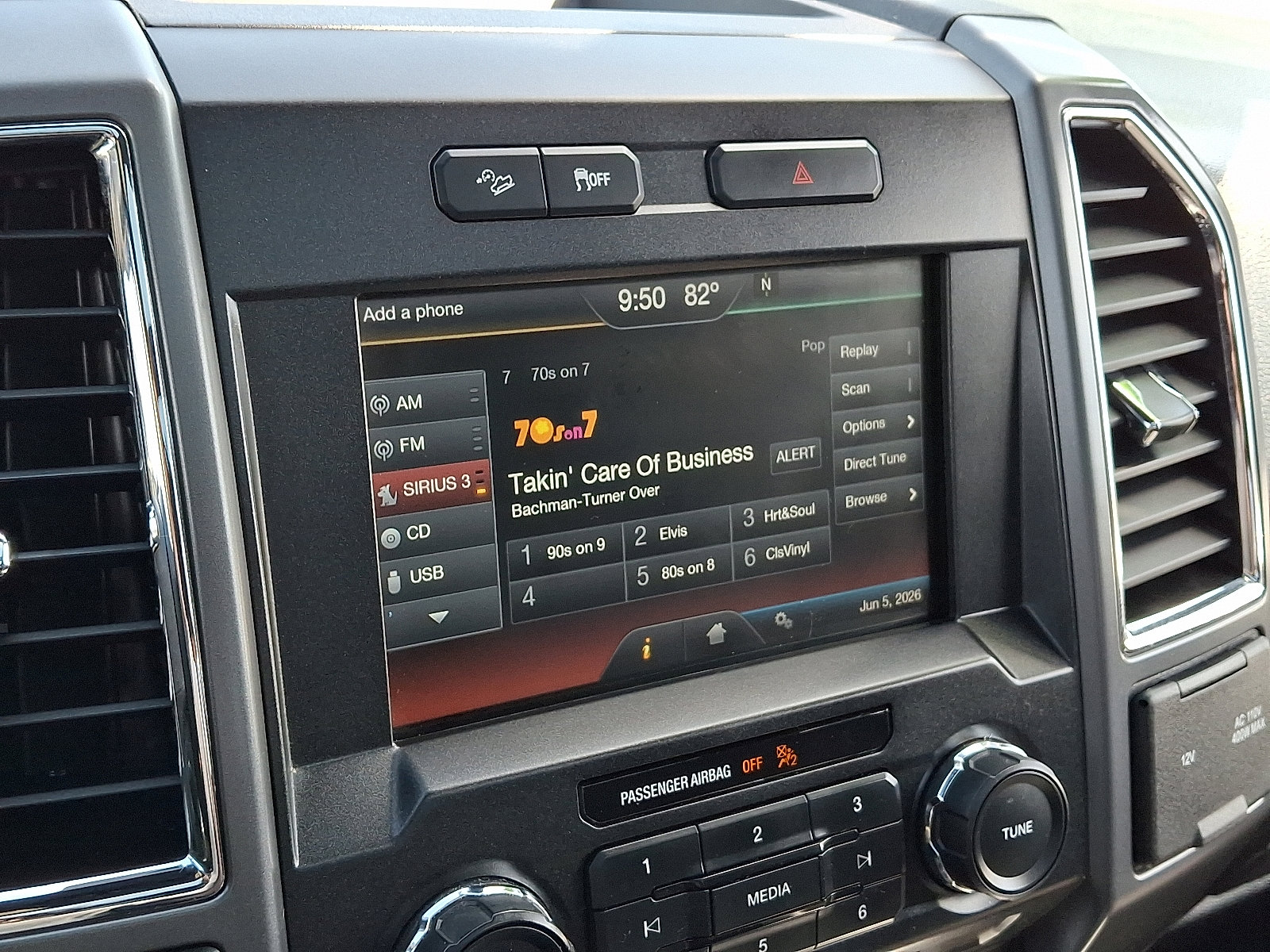 Used 2015 Ford F150 XLT w/ Equipment Group 302A Luxury AWD/4WD image 18