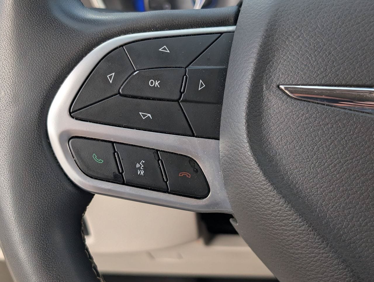 Used 2023 Chrysler Pacifica Touring-L FWD image 22