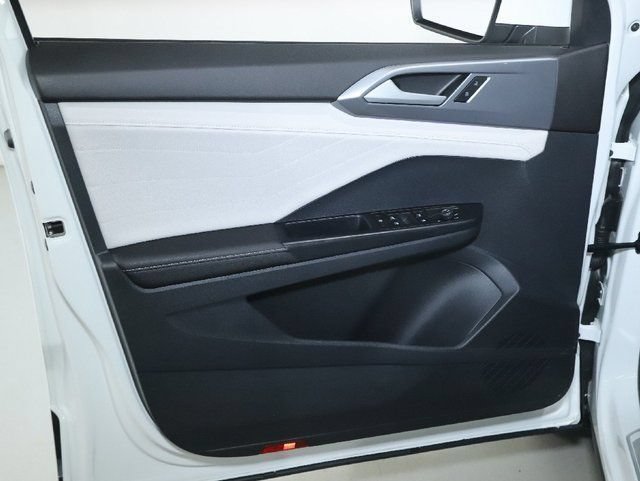 Certified 2025 Volkswagen Taos SEL AWD/4WD image 16