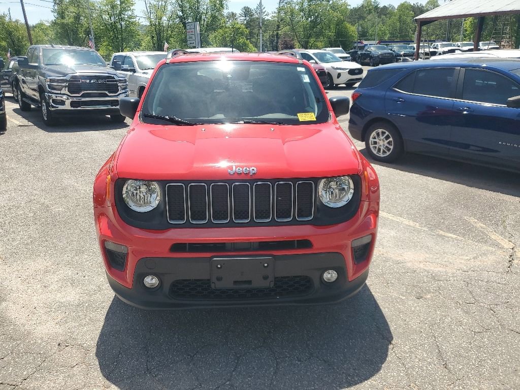 Used 2022 Jeep Renegade Latitude AWD/4WD image 3