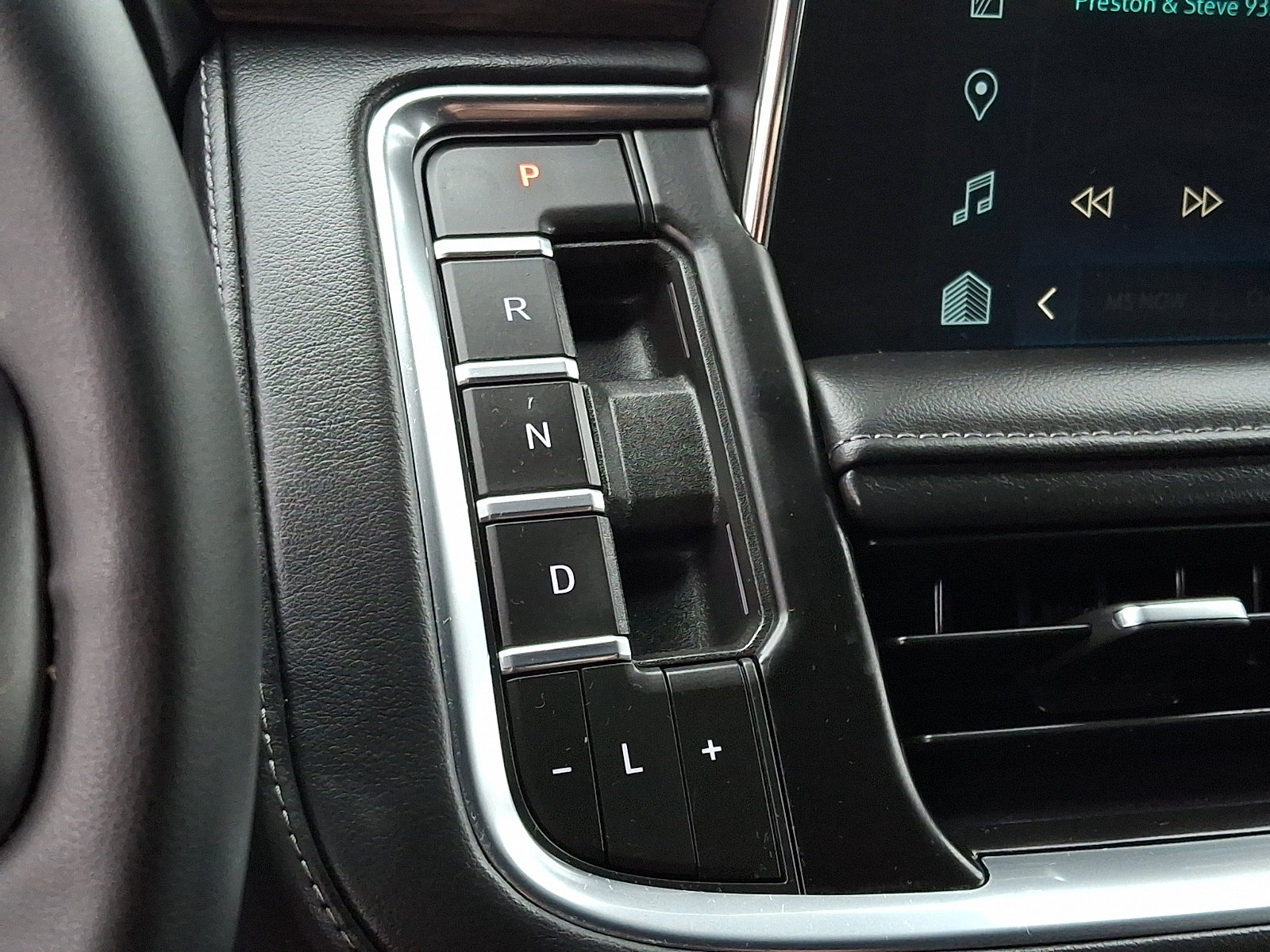 Used 2023 Chevrolet Tahoe LT w/ Luxury Package AWD/4WD image 16