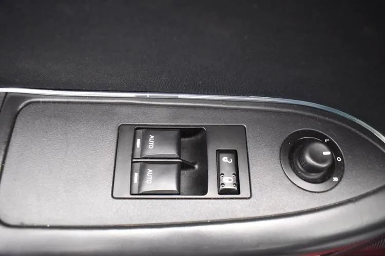 Used 2010 Dodge Challenger SE RWD image 18