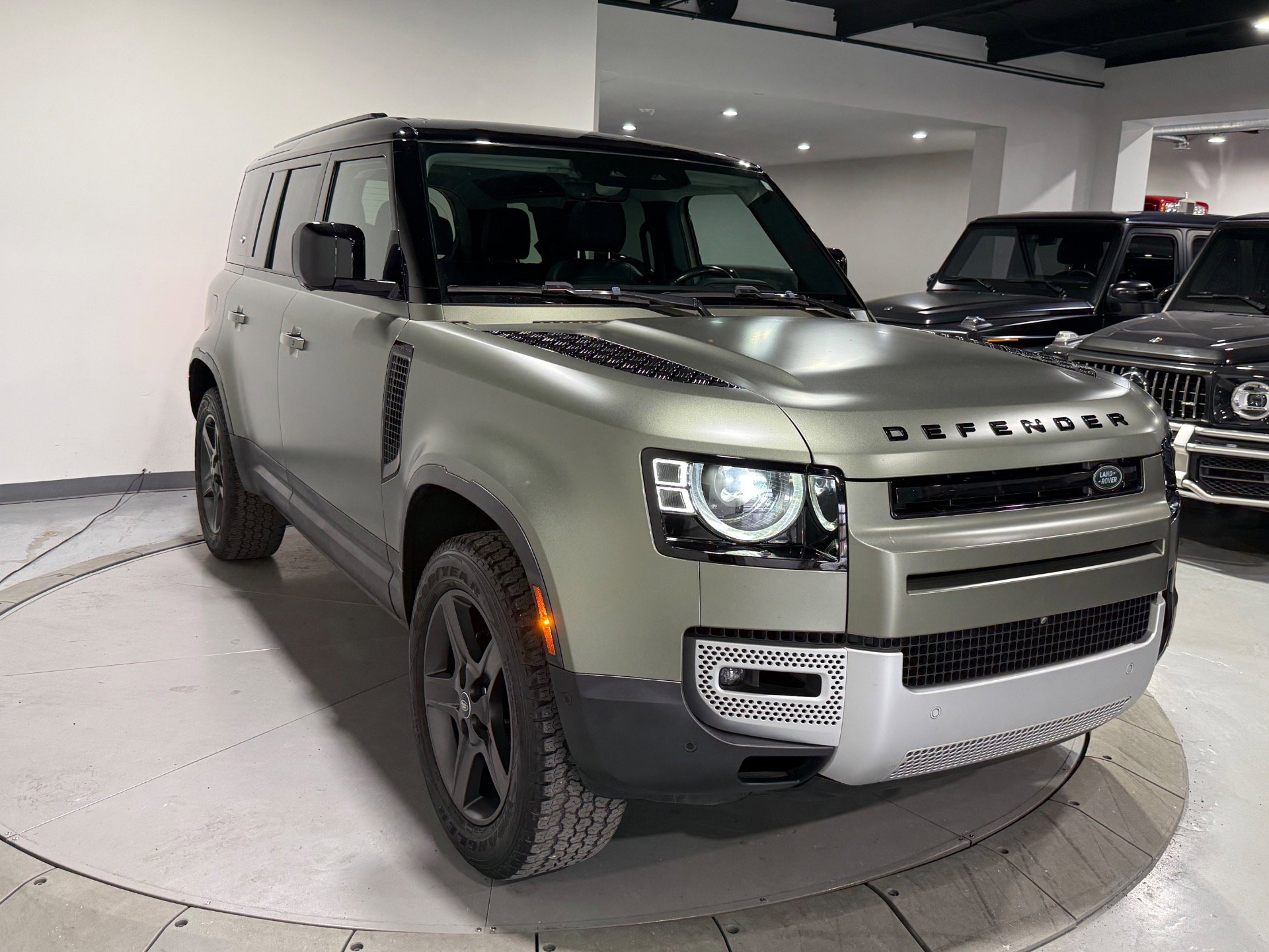 Used 2022 Land Rover Defender 110 S image 8